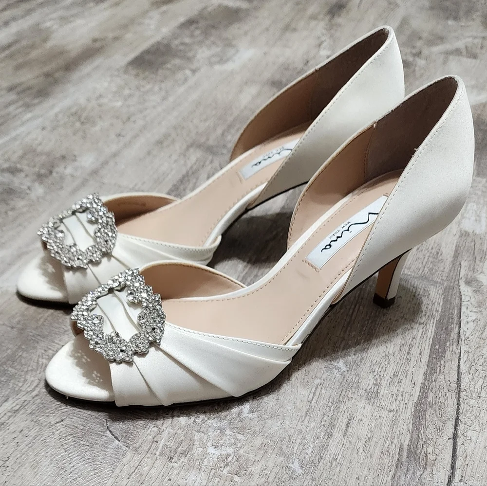 Nina Corrine Ivory Satin MID-HEEL D'ORSAY PUMPS WITH JEWELED BUCKLE Size 8 - Picture 4 of 8
